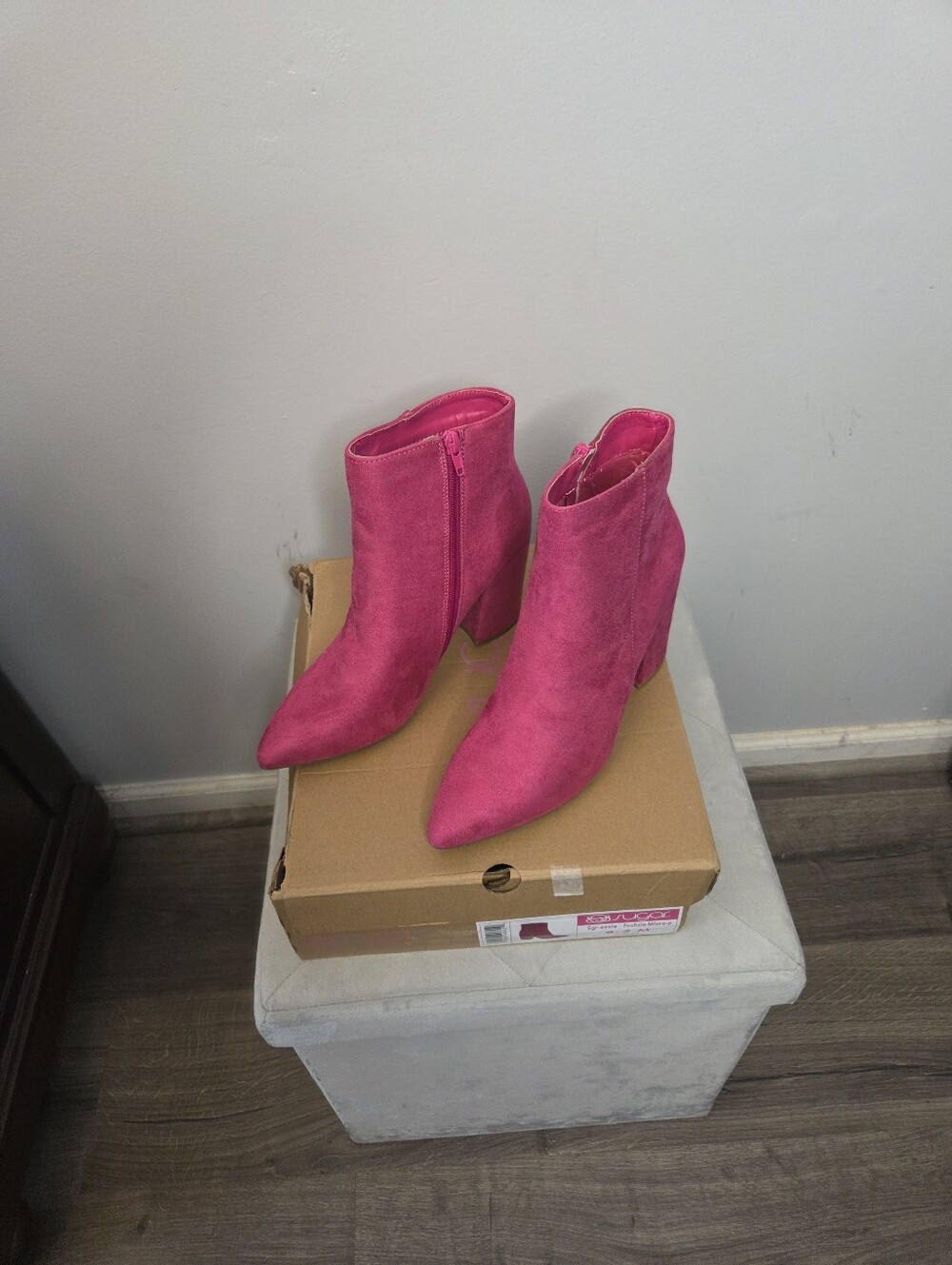 Sugar evvie Women's Fuchsia Suede Pointed-Toe Ankle Boots, 8.5 NIB